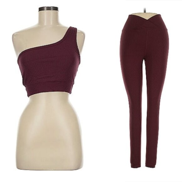Year of Ours Maroon/Burgundy set,   Medium crop top // Small Leggings - Picture 1 of 3